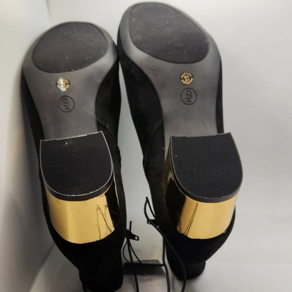 Arizona Jeans Paisley Women’s‎ Black Faux Suede W/Gold Heel Memory Foam heel